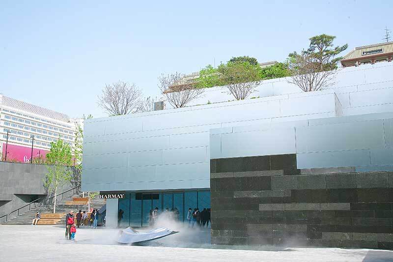 長安街畔建成最大“綠色氧吧”—西單城市森林公園“五一”亮相