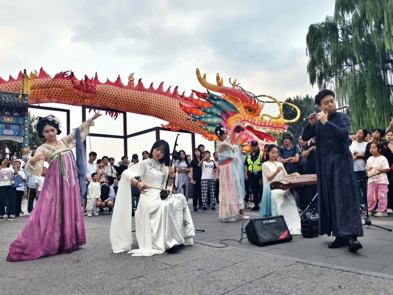海畔升明月 龍脈度中秋 ——荷花市場國風(fēng)快閃活動點(diǎn)亮什剎海